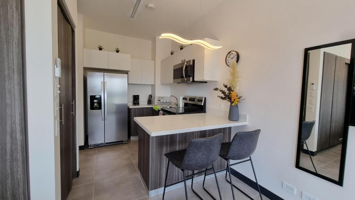 Loft conveniently located five minutes from airport - Housity