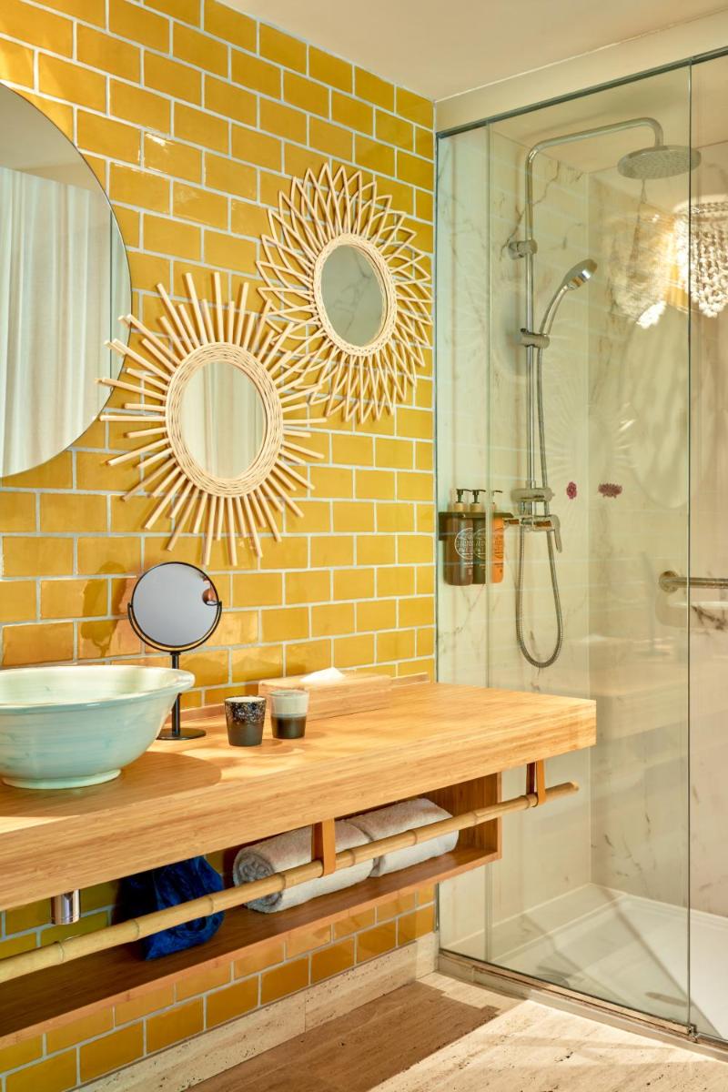 Un baño de Bikini Island & Mountain Port de Soller "Adults only"