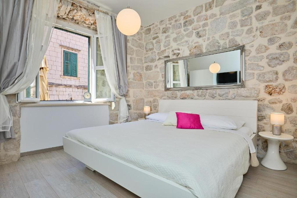 Festa Apartments & Rooms - Housity