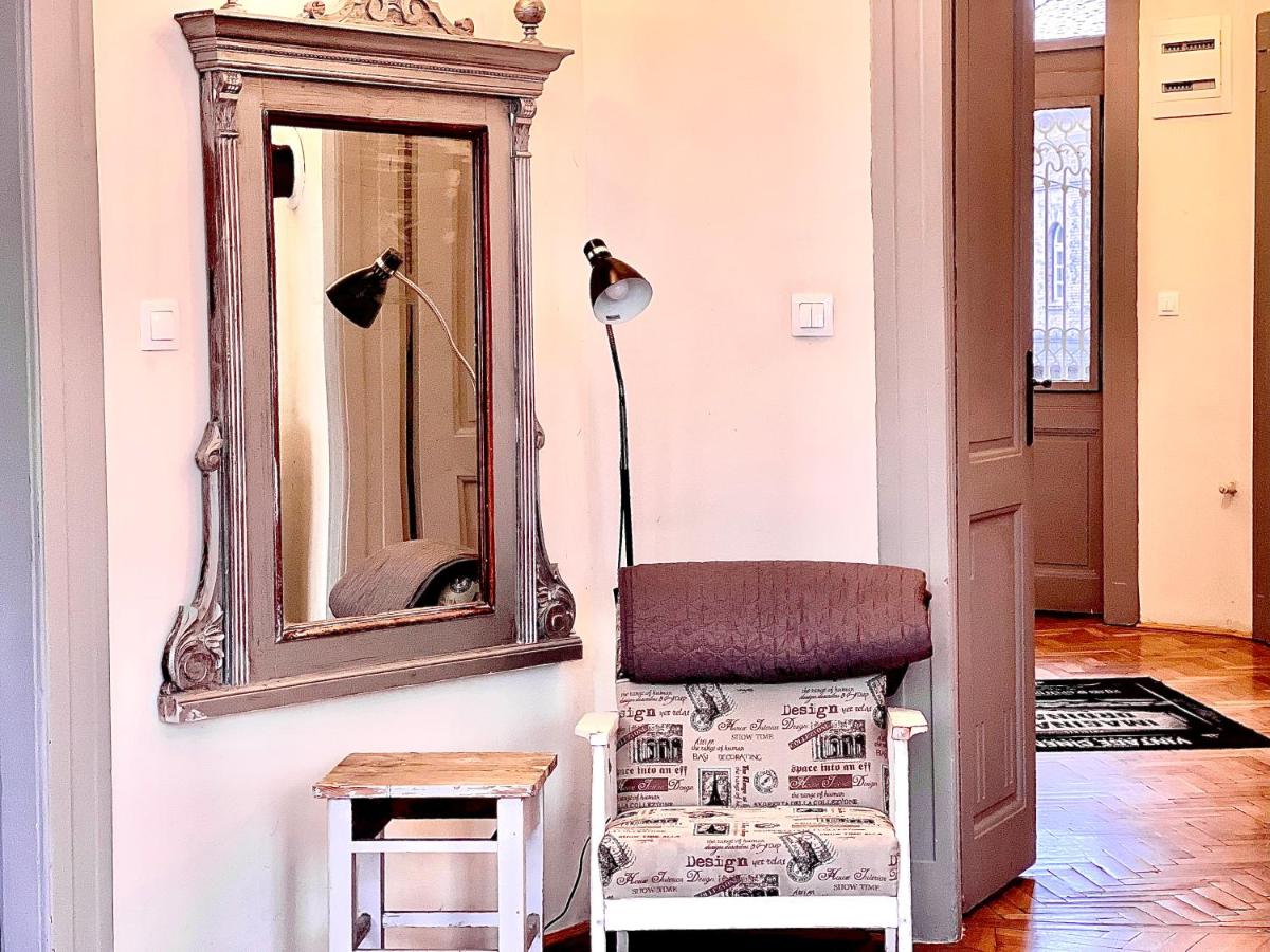 F14 Guest house by Small Home Budapest - Housity