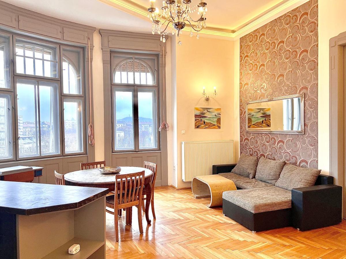 F14 Guest house by Small Home Budapest - Housity