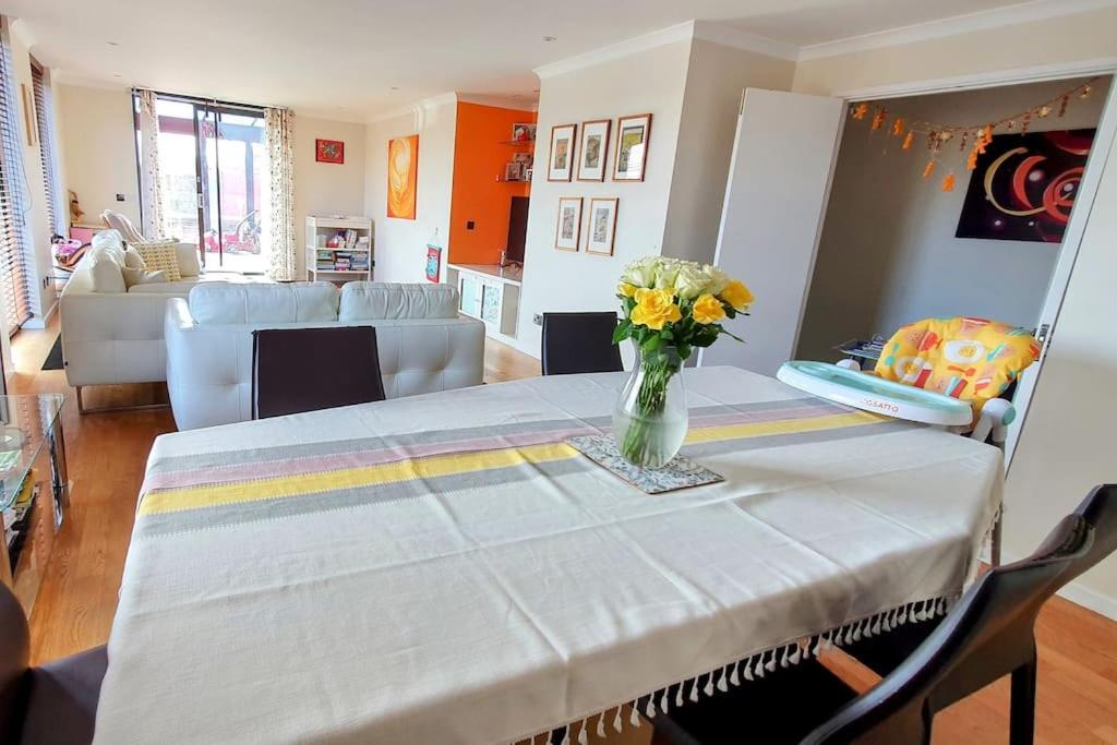 Beautiful centrally located spacious Penthouse flat. - Housity