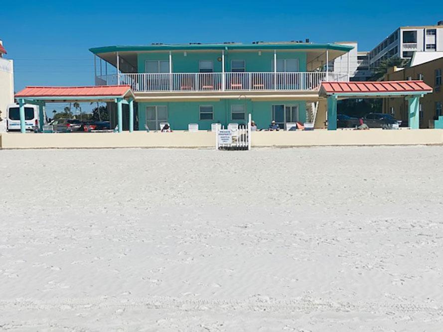Redington Directly on the Beach Sea Rocket WiFi Parking 30 - Housity