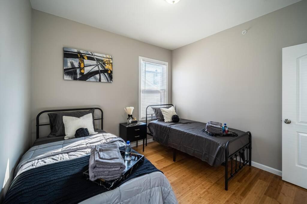 6 Mins From EWR Airport Cozy 3 Bedroom Apartment - Housity