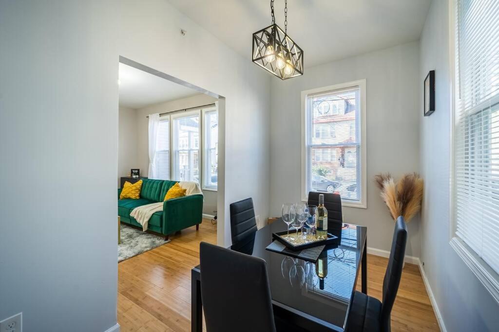 6 Mins From EWR Airport Cozy 3 Bedroom Apartment - Housity