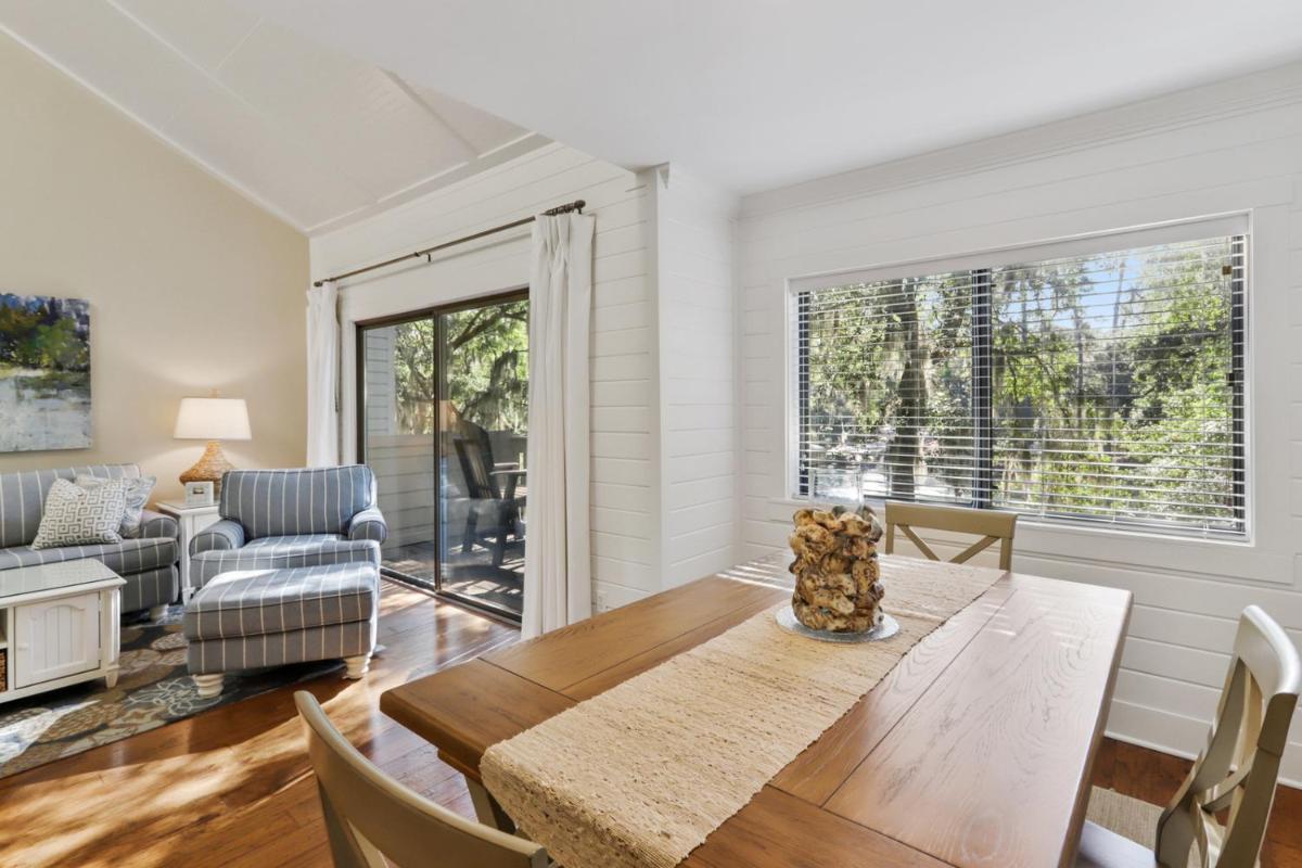 2319 Racquet Club Villa - Housity