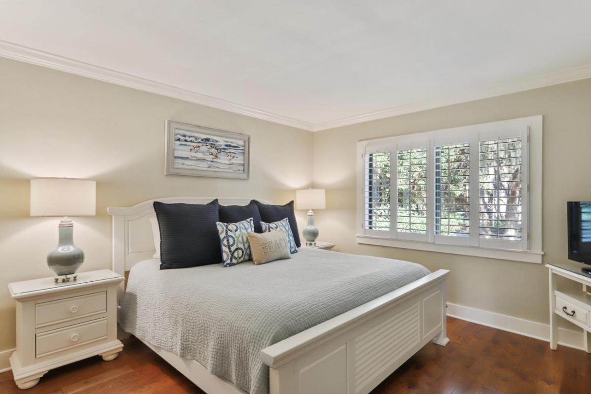 2319 Racquet Club Villa - Housity