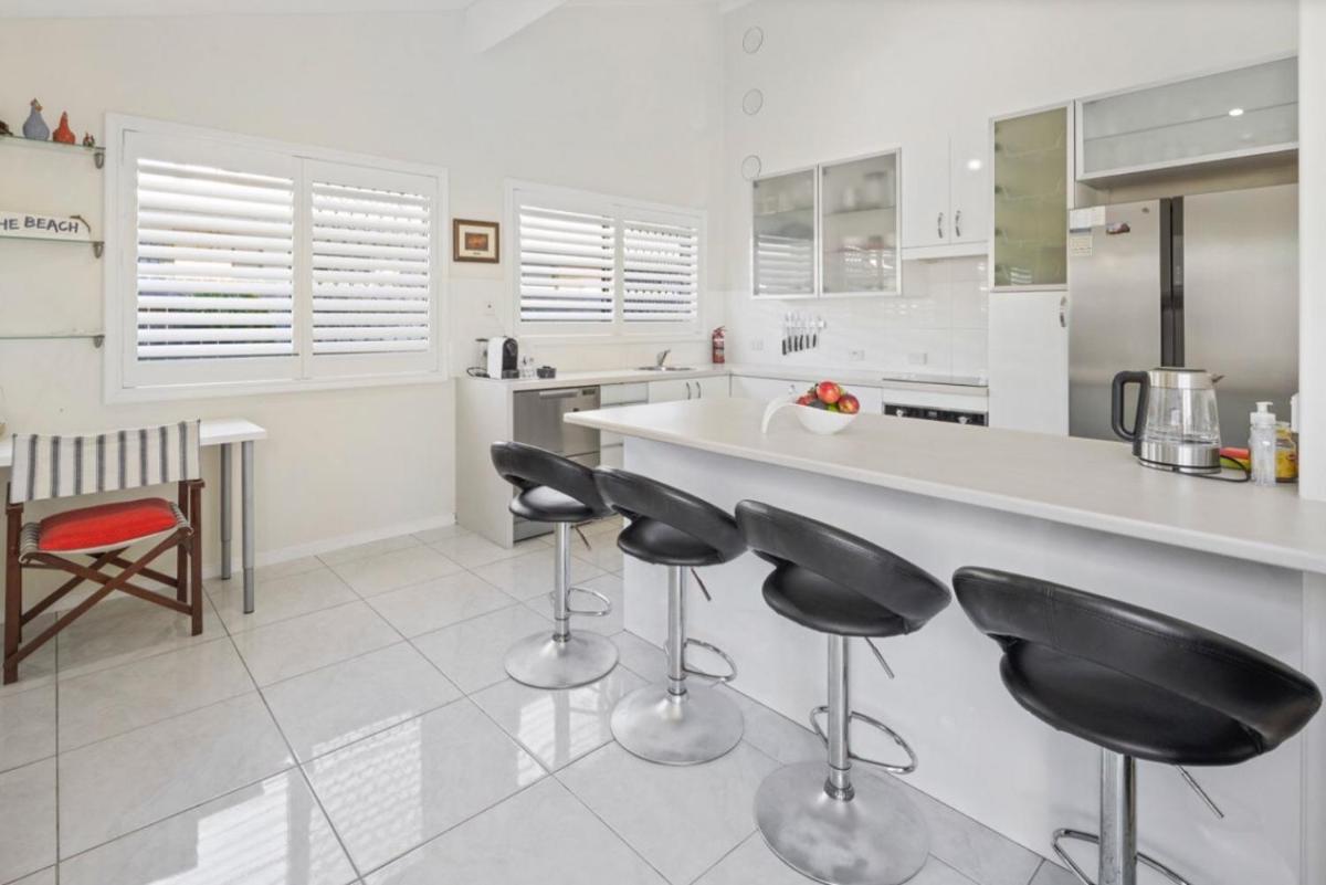 Coastal retreat, private, wine, netflix - Housity