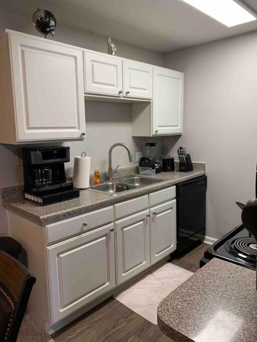 Fireplace5min*Guilford College*Gym*200Mbps*Pool - Housity