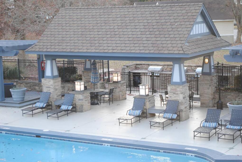 Fireplace5min*Guilford College*Gym*200Mbps*Pool - Housity