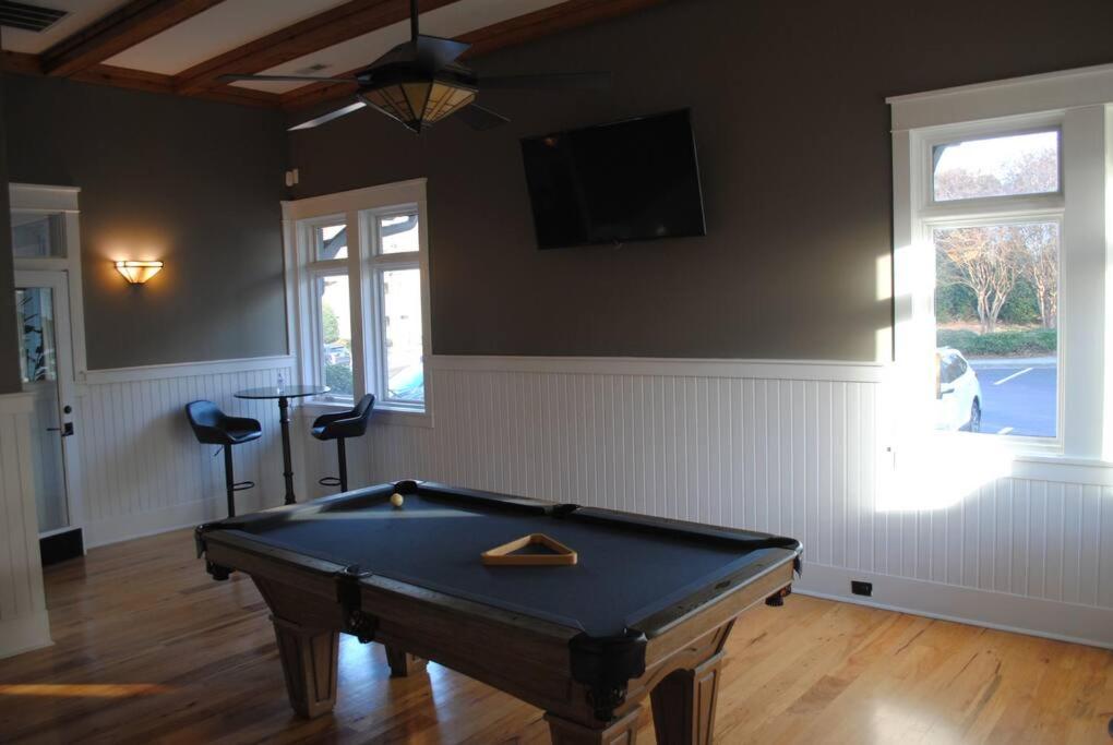 Fireplace5min*Guilford College*Gym*200Mbps*Pool - Housity