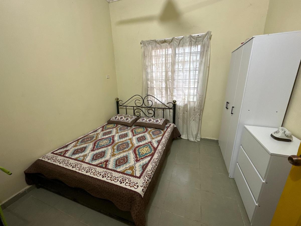 homestay taman dbayu, kuala besut - Housity