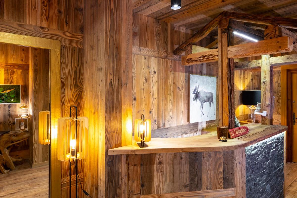 Télévision ou salle de divertissement dans l'établissement Hôtel et Spa Le Vermont