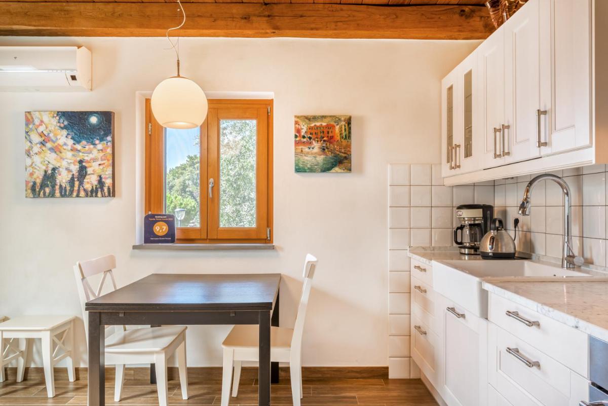 Vernazza Guest House - Housity