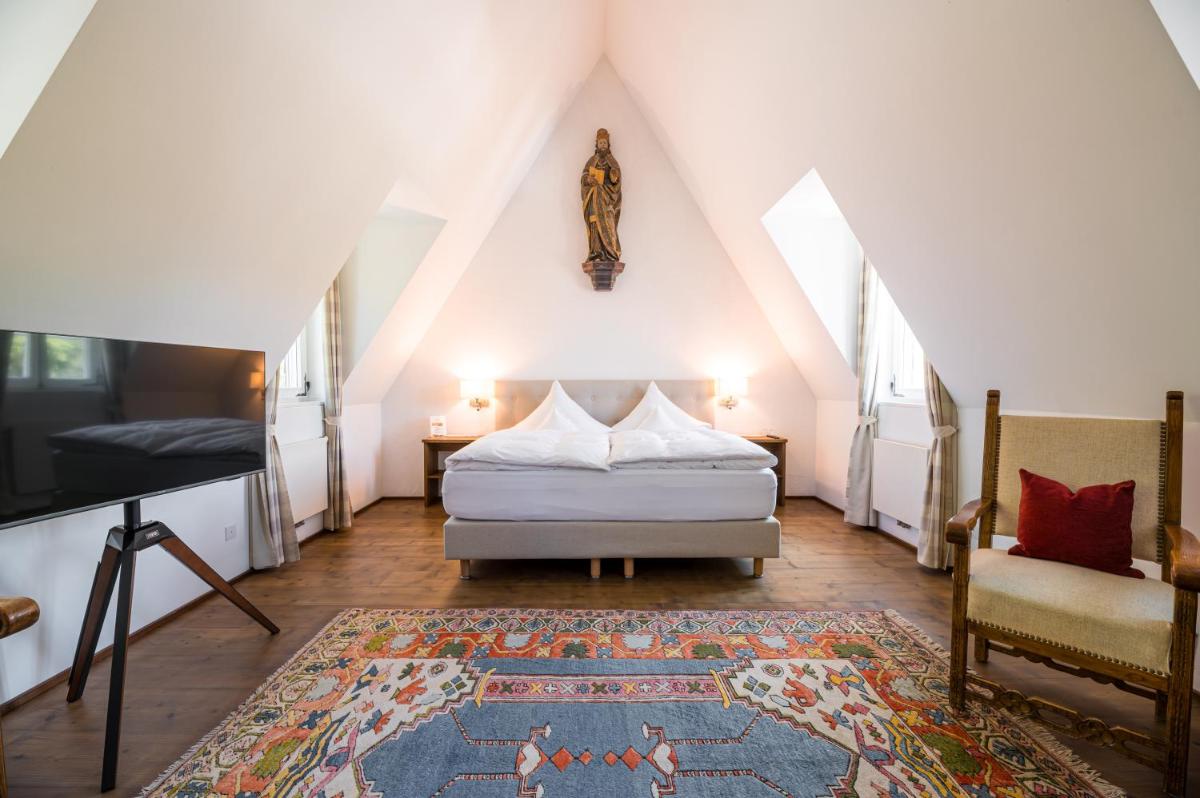 Ein Bett oder Betten in einem Zimmer der Unterkunft Neumühle Resort & Spa