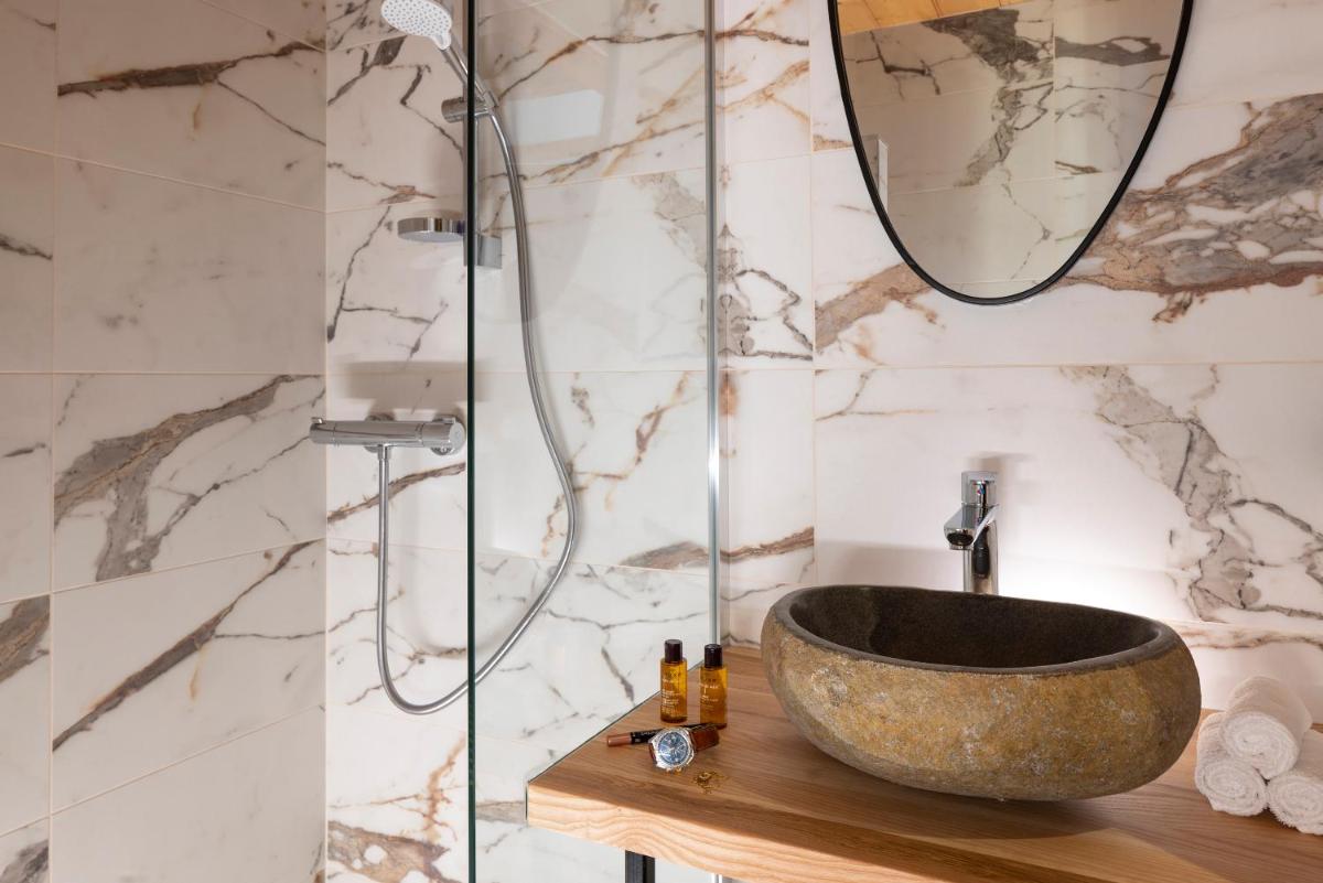 Salle de bains dans l'établissement Hôtel et Spa Le Vermont