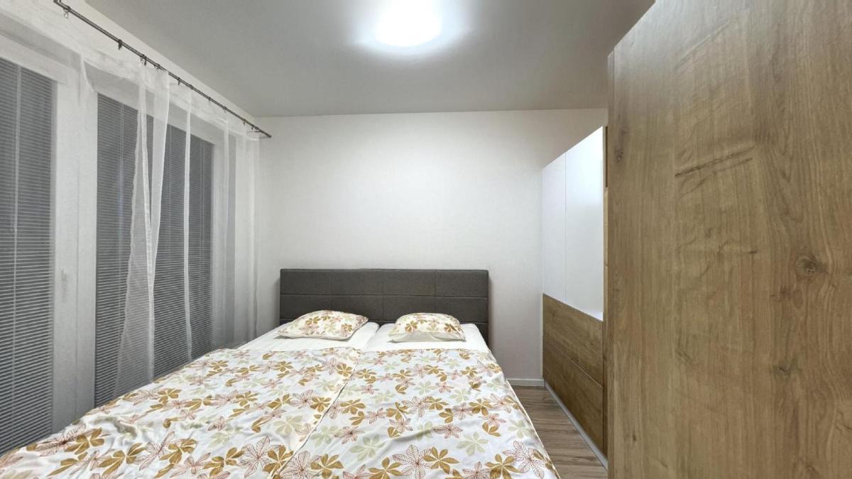 Suitetrails - 1 room Apartment with terrace, Petržalka