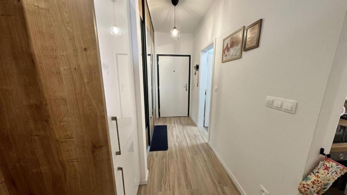 Suitetrails - 1 room Apartment with terrace, Petržalka