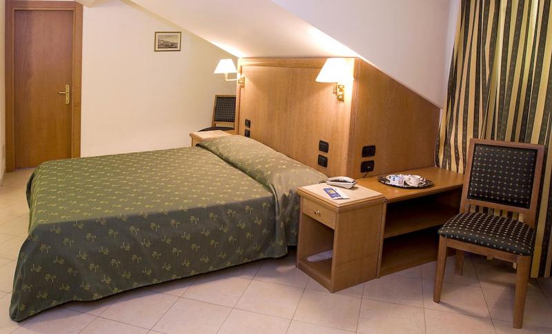 Hotel Riviera - Housity