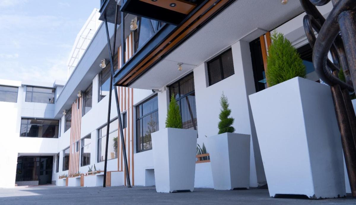 The BRONX HOTEL - Housity