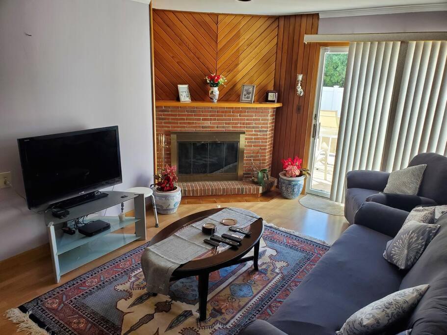 Suitetrails - House near NYC with 3BR, 2BA, 2LR, Fpl, Deck/Patio