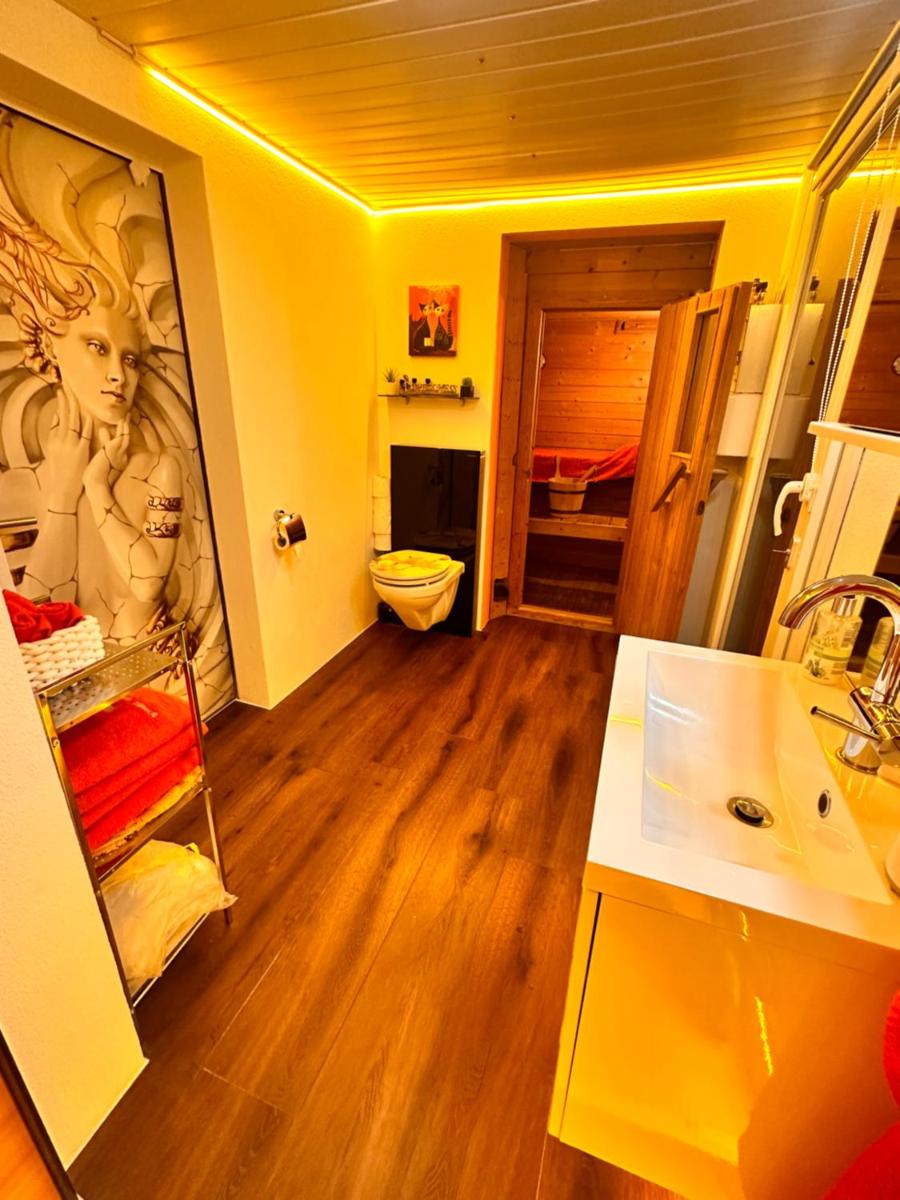Bijouswiss " Yellow House" - Housity