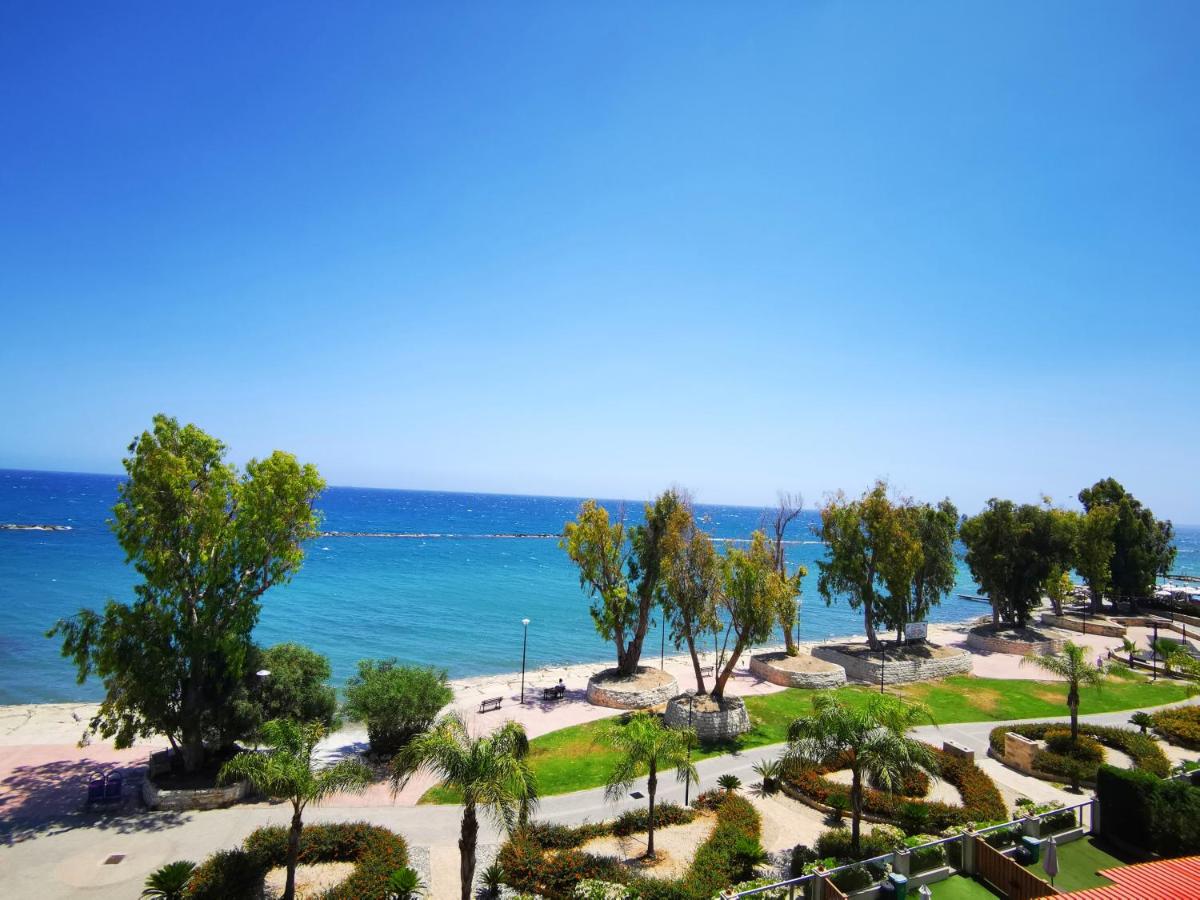 Galatex Beachfront 1st line sea view suites - best location peaceful green place - Housity