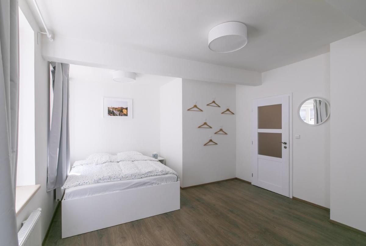 Cozy apartment in quiet courtyard near Charles Bridge - Housity