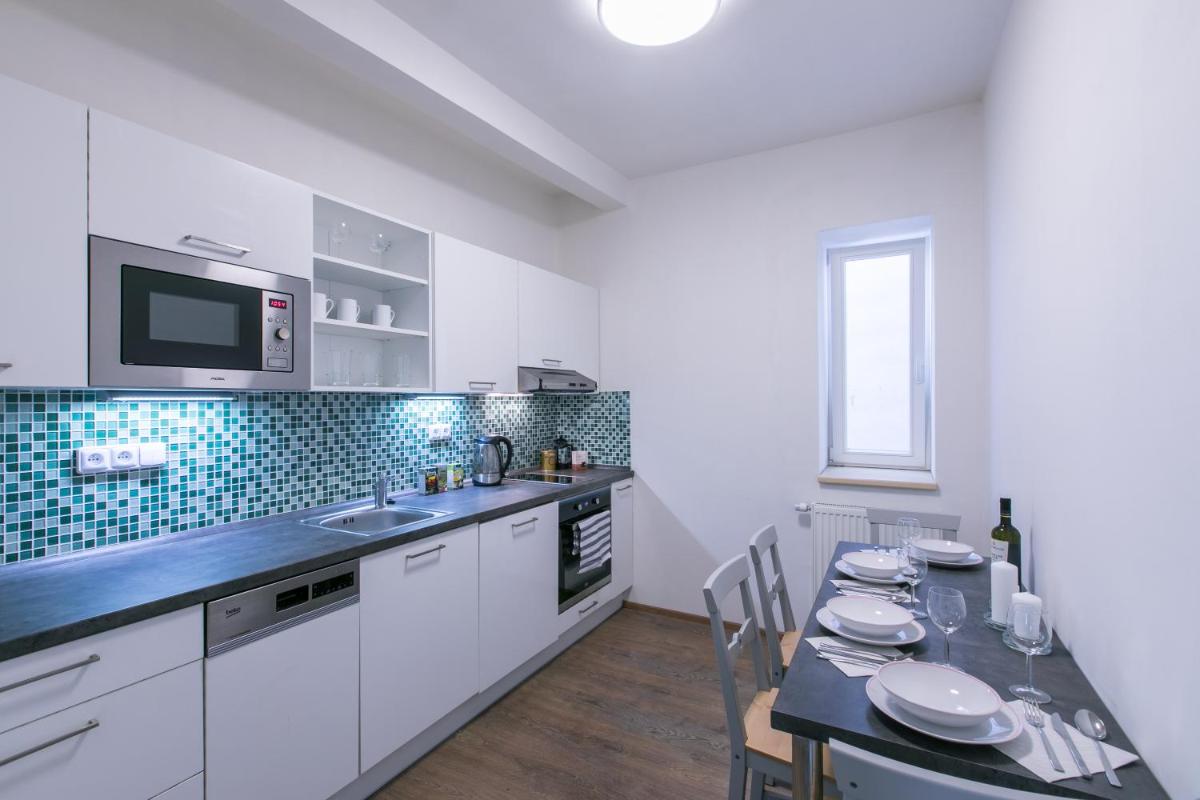 Cozy apartment in quiet courtyard near Charles Bridge - Housity