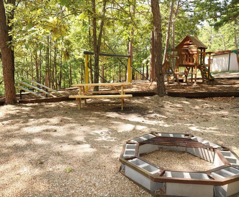 Suitetrails - 3 Bedroom Vacation Home next to Silver Dollar City