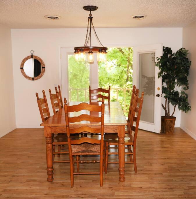 Suitetrails - 3 Bedroom Vacation Home next to Silver Dollar City