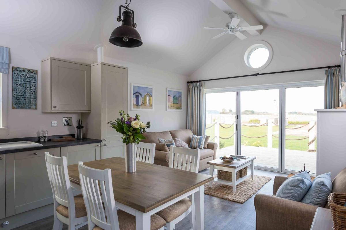 Oreo Shack at The Bay Filey, sleeps 4-5 , pet-free - Housity