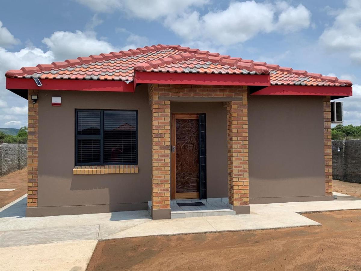 Lion House, 3 bedroom House next to Pilanesberg and Sun City - Housity