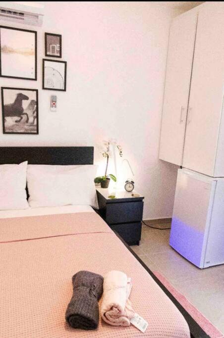 Studio Room, Room A, totally independent. - Housity