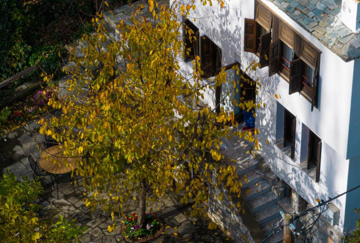 KP113 All Season Villa in Makrinitsa - Housity