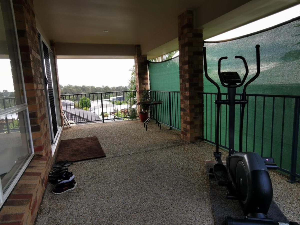 Spacious Room, Private Bathroom, Next To Theme Parks - Housity