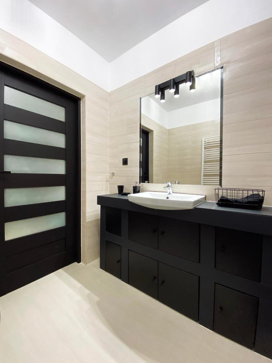 Warsaw Piece Apartment - Housity