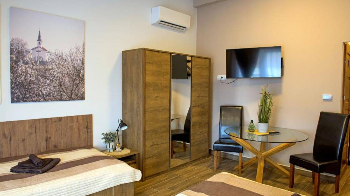 eHotel Esztergom - Housity