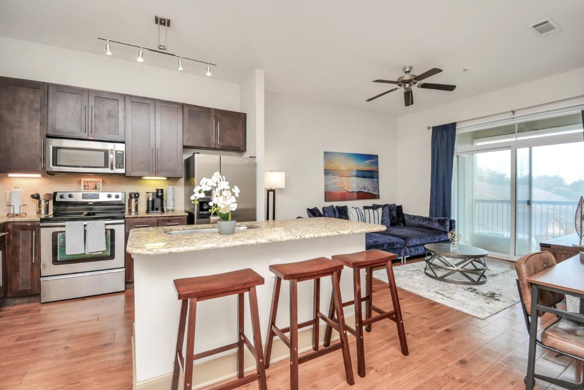 Fully Furnished Med Center Apt By NRG Stadium - Housity