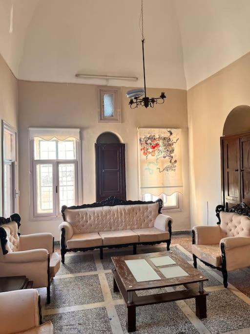 Old Silyos Art House - Housity