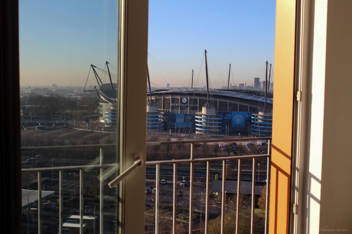 Modern 1BR apt near Etihad Stadium w parking - Housity