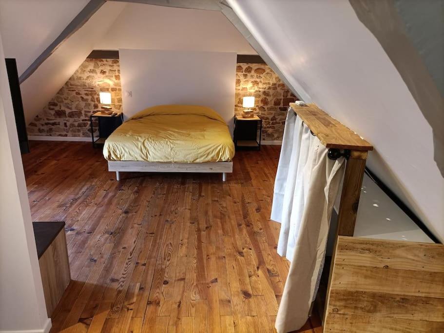 Logement entier Bourg Collonges la Rouge - Housity