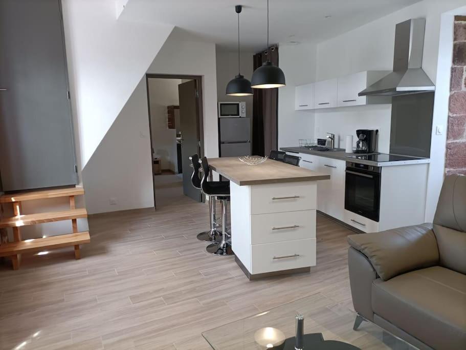 Logement entier Bourg Collonges la Rouge - Housity