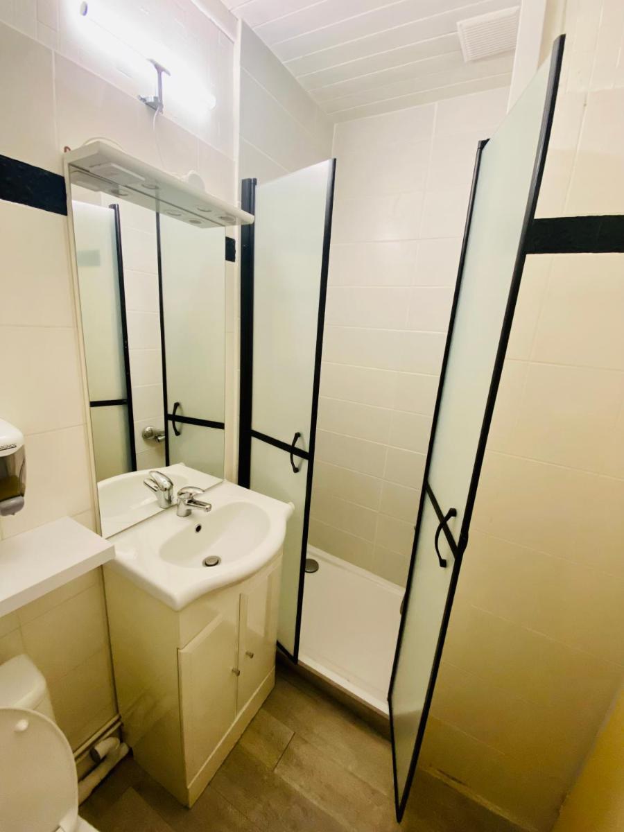Apt 204, Vue Mer, Accès plage Trestraou, Perros-Guirec - Housity