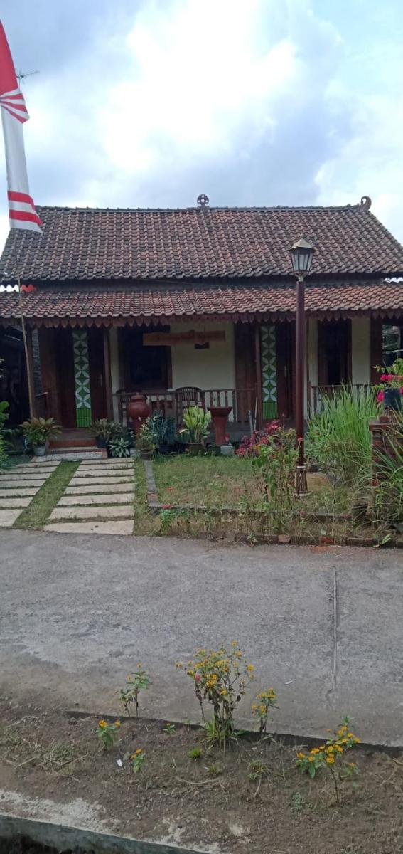 Homestay Pawirodiyono - Housity