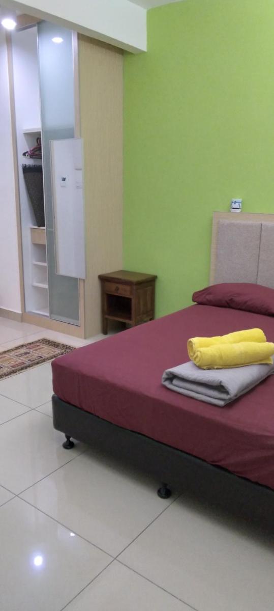 Risqi Apartment 3 bedroom Wakaf Che Yeh - Hizvo