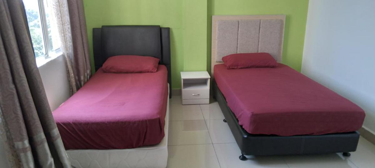 Risqi Apartment 3 bedroom Wakaf Che Yeh - Hizvo