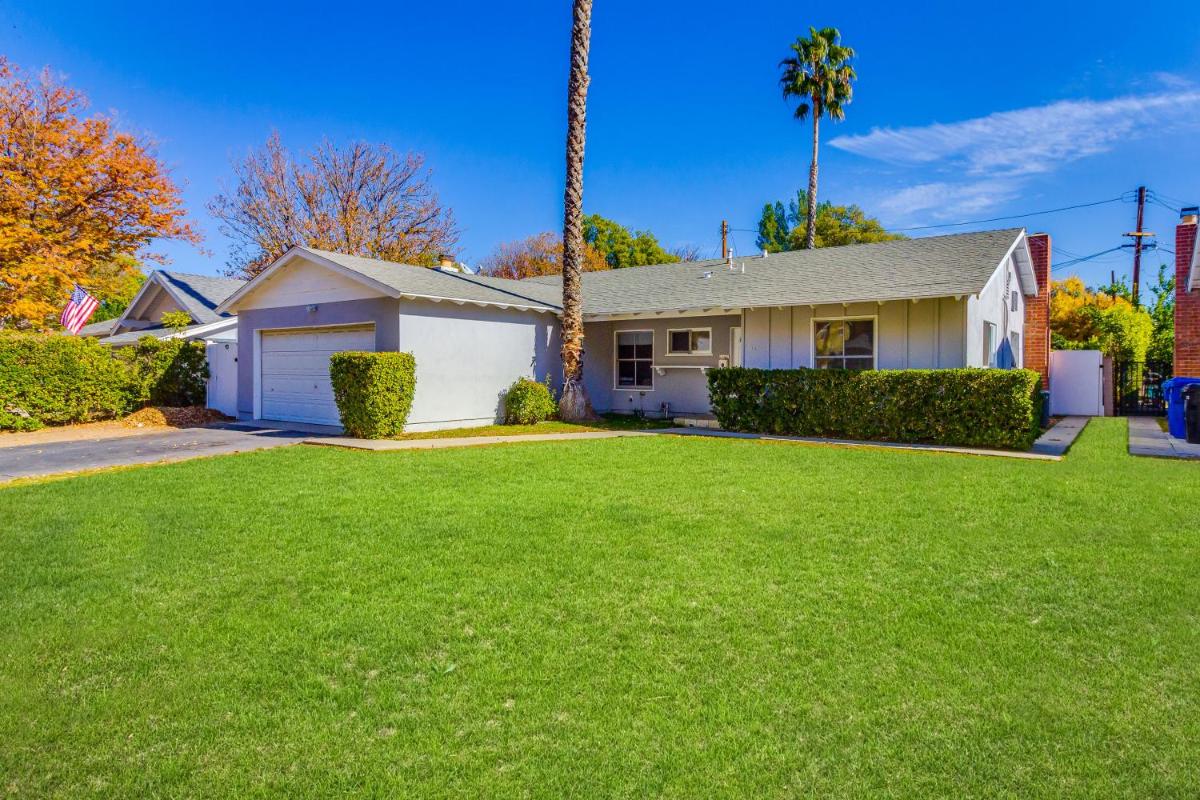 4 Bedroom West Hills Charmer with Pool - Housity