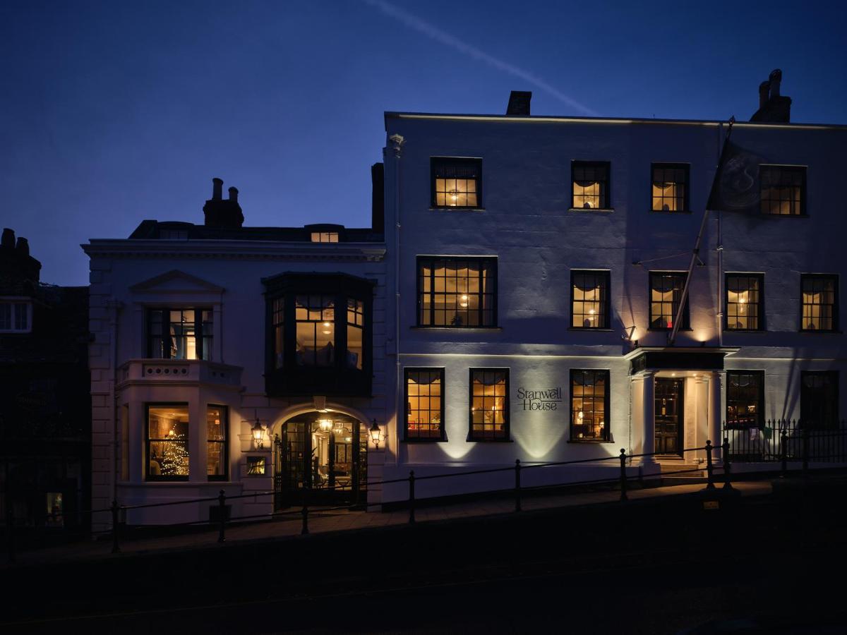 Stanwell House - Housity