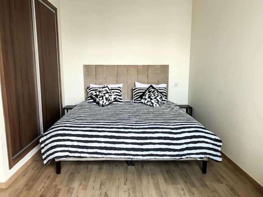 Gorgeous flat with rooftop pool - Housity